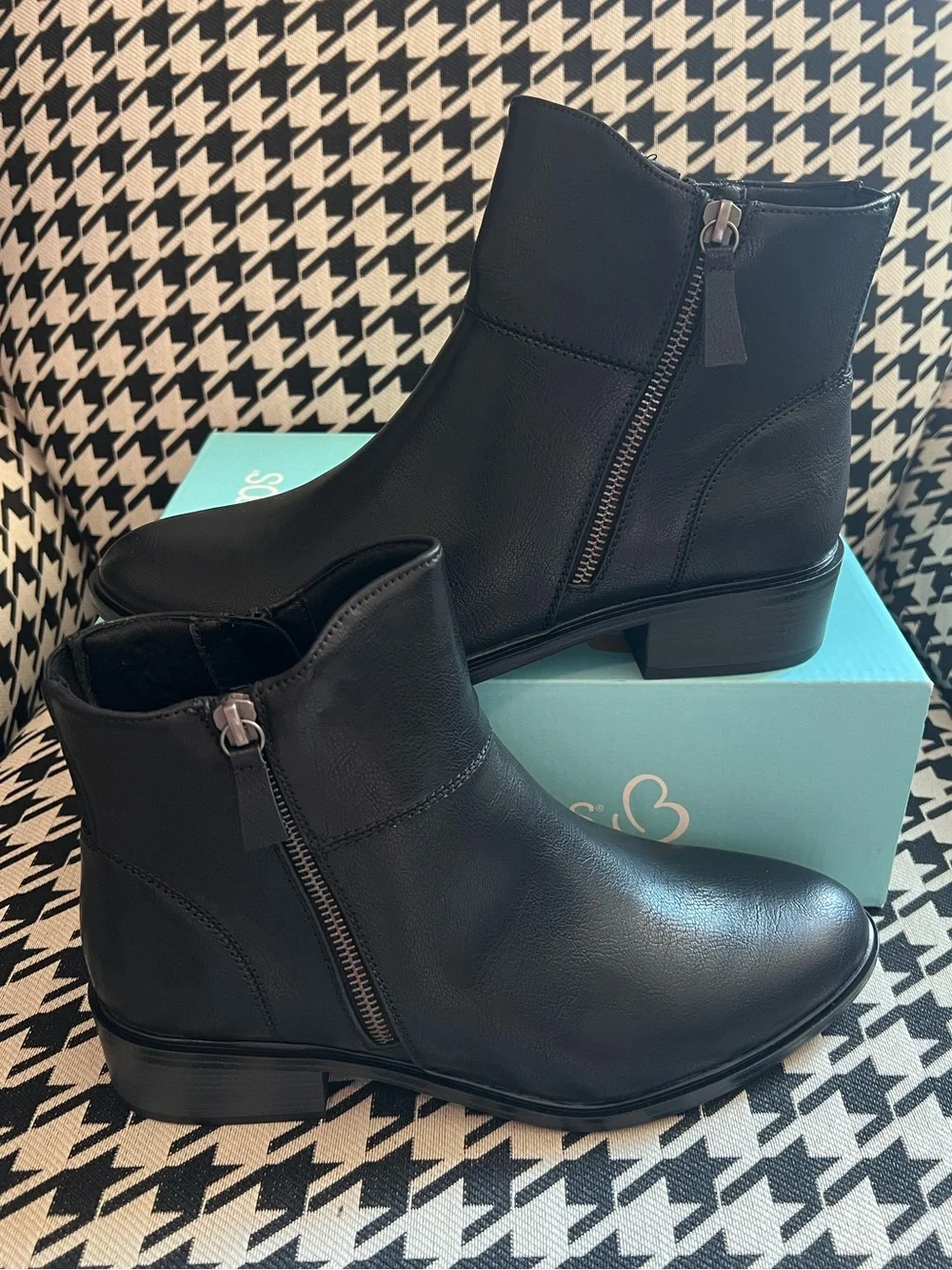 BareTraps Alona Women's Booties-SIze 9